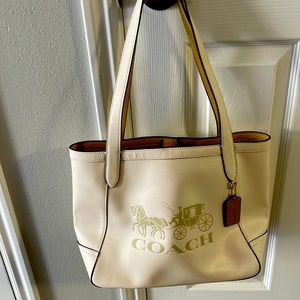 Coach Tote C4063 With Horse & Carriage Ivory/Stone pebbles leather.